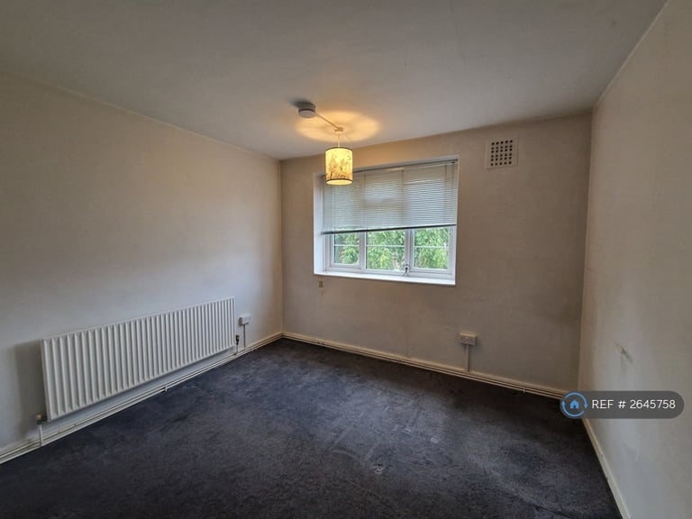 3 bedroom flat in Melford Court, London, SE22 (3 bed) (#2645758)