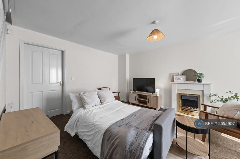 3 bedroom house in Birkby Close, Hamilton, Leicester, LE5 (3 bed) (#2655907)