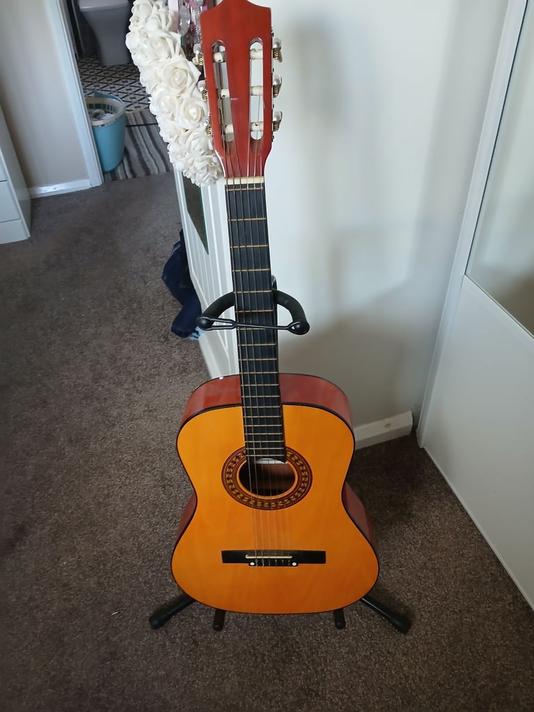 3/4 size guitar