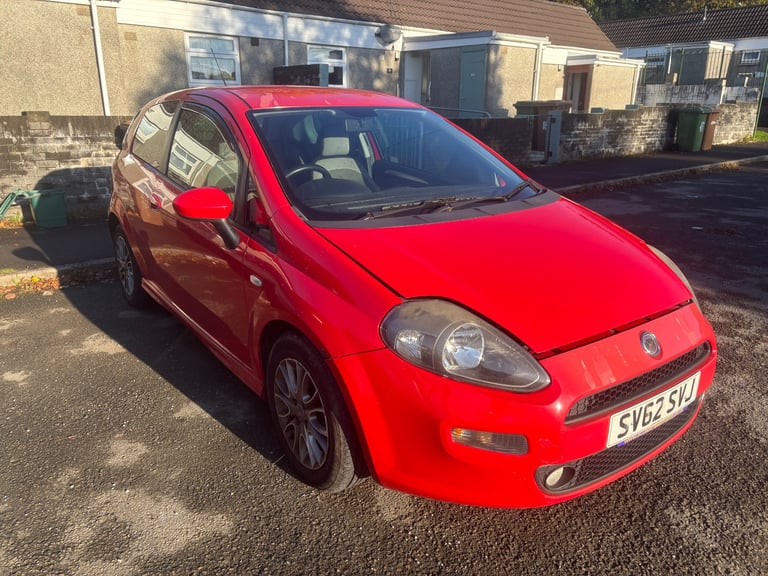 Fiat, PUNTO, Hatchback, 2012, Manual, 1368 (cc),3 doors - Image 2