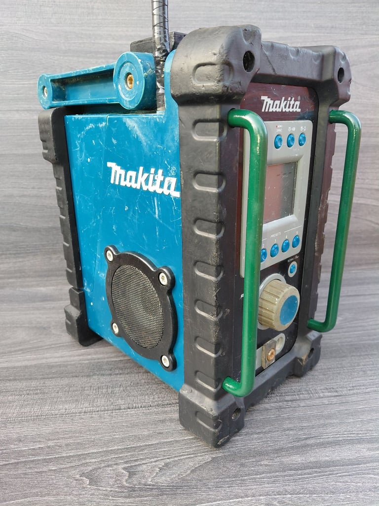 Makita BMR100, construction radio