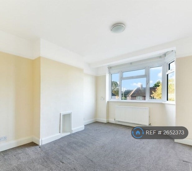 2 bedroom flat in Central Gardens, Morden, SM4 (2 bed) (#2652373)