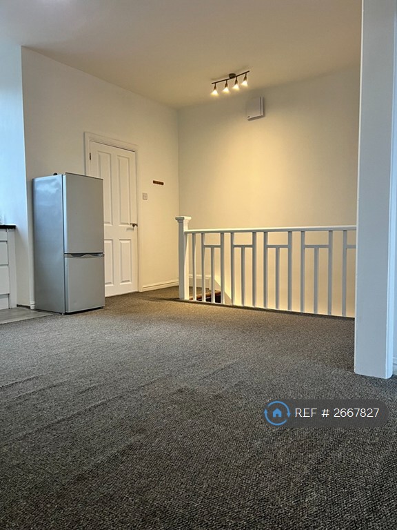 2 bedroom flat in London Road, Westcliff-On-Sea, SS0 (2 bed) (#2667827)
