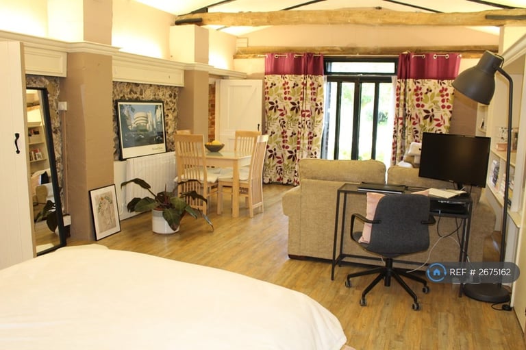 Studio flat in Frith Farm House, Faversham, ME13 (#2675162)