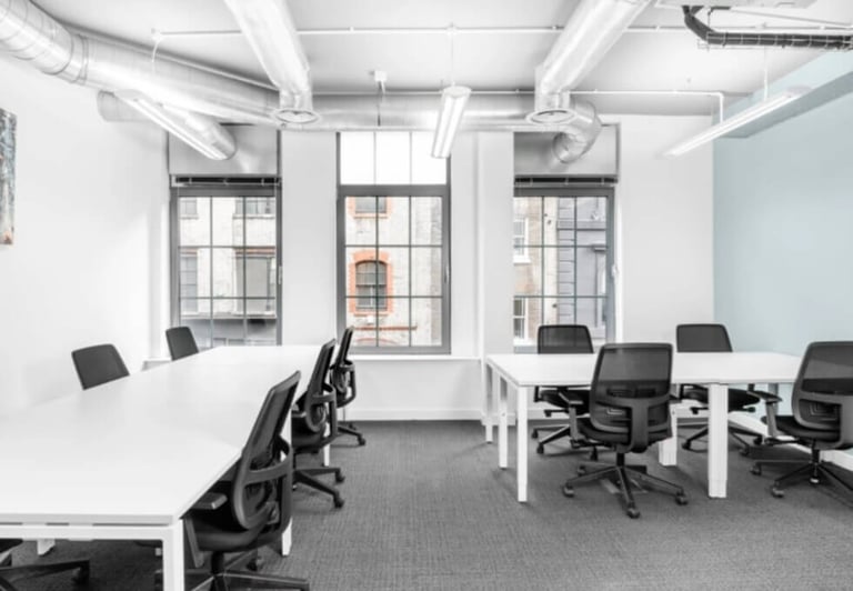 Furnished offices to rent in *Old Street*. Office Spaces for 4 to 60 desks EC1