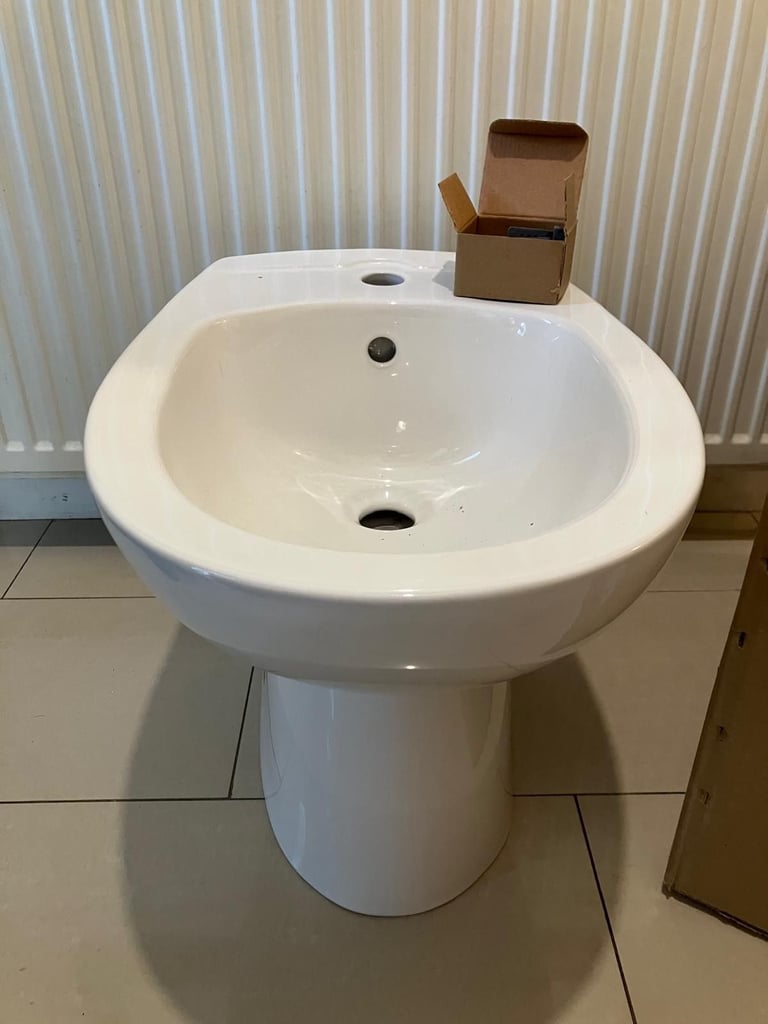 Bidet (Grohe Bau Floor Standing Bidet) NEW