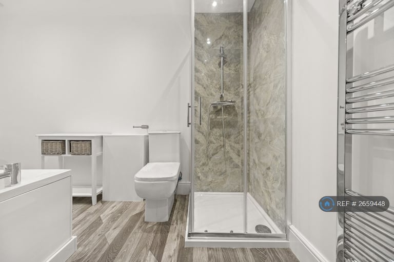 2 bedroom flat in Montpellier Terrace, Scarborough, YO11 (2 bed) (#2659448)