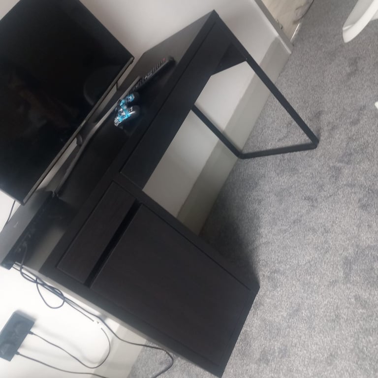 Ikea desk. Good condition 