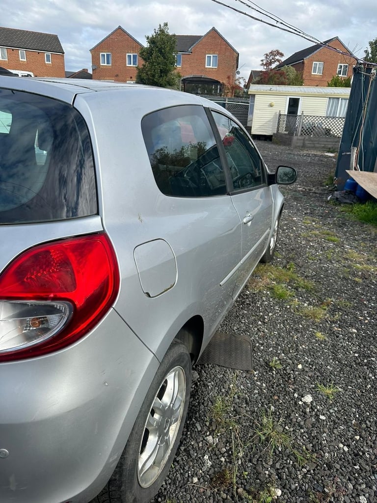 2012 Renault Clio dynamics tom tom