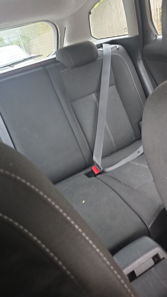 Vauxhall, ASTRA, Estate, 2012, Manual, 1956 (cc),5 doors - Image 3