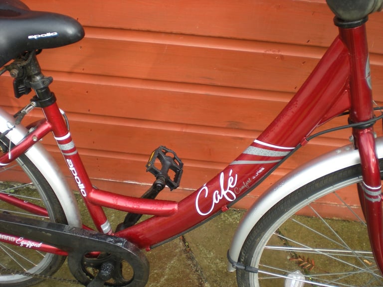 Apollo café ladies city bike, 16 inch frame, 6 gears, 28 inch wheels, mud guards and basket