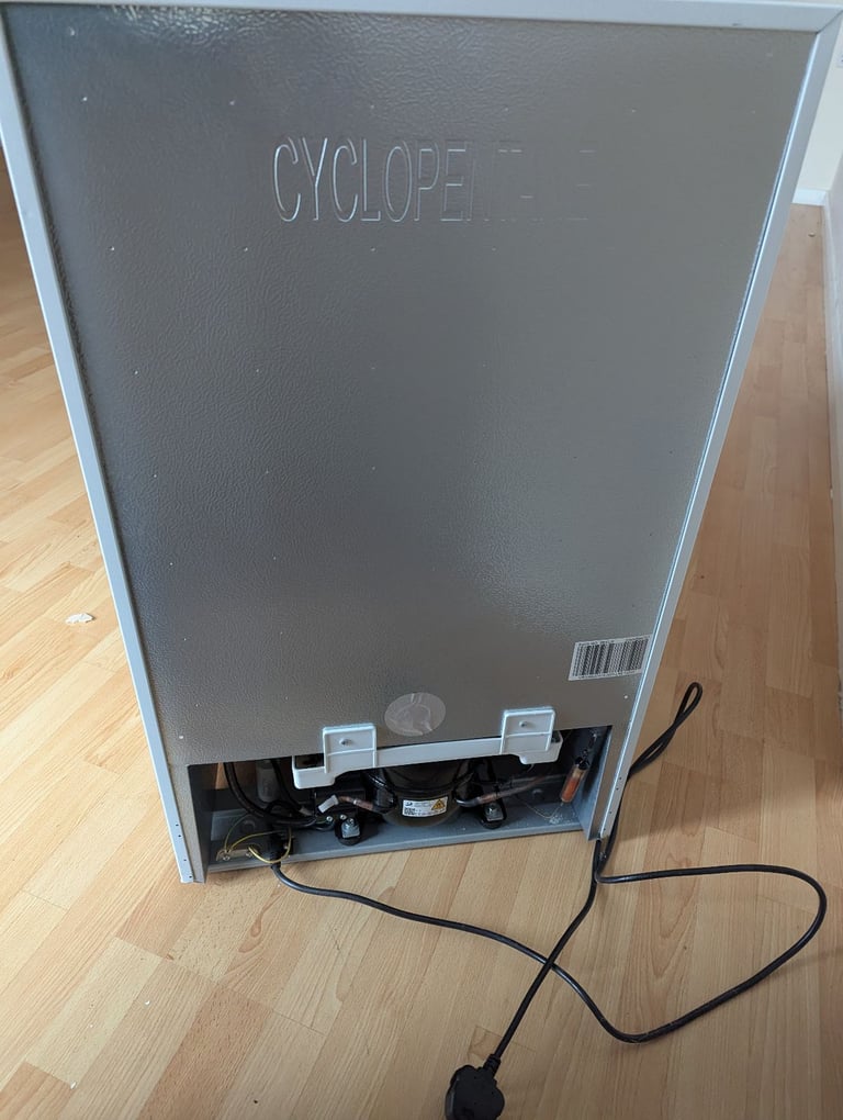 Undercounter fridge  freezer 