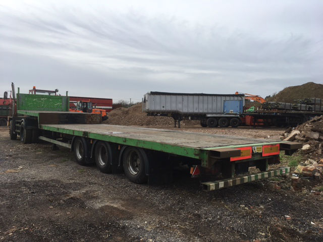 DTrans 38ft Tri-Axle Stepframe Flat