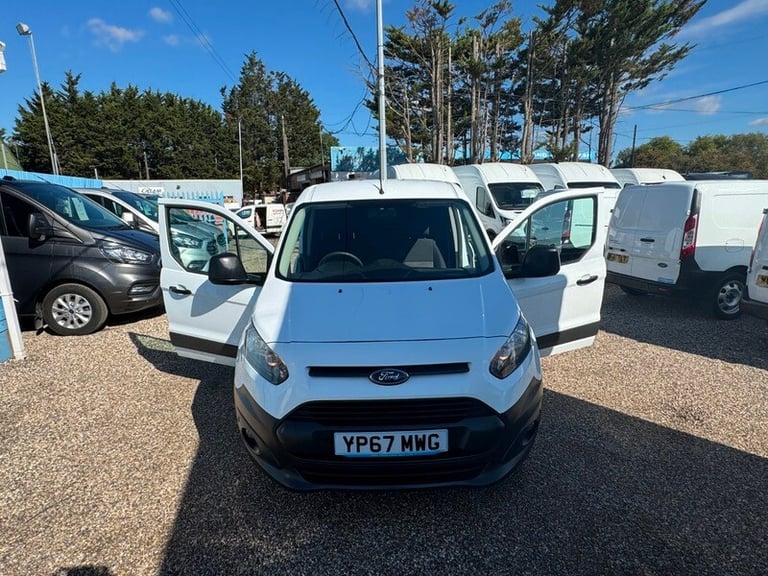 Ford Transit Connect 220 P/V L1 PANEL VAN AIR CON REVERSING CAMERA HOT WATER EUR