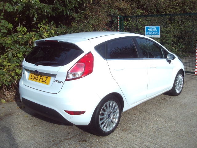 2015 Ford Fiesta 1.0 EcoBoost Titanium 5dr Powershift White 31k Miles FSH Years MOT Warranty HATC...
