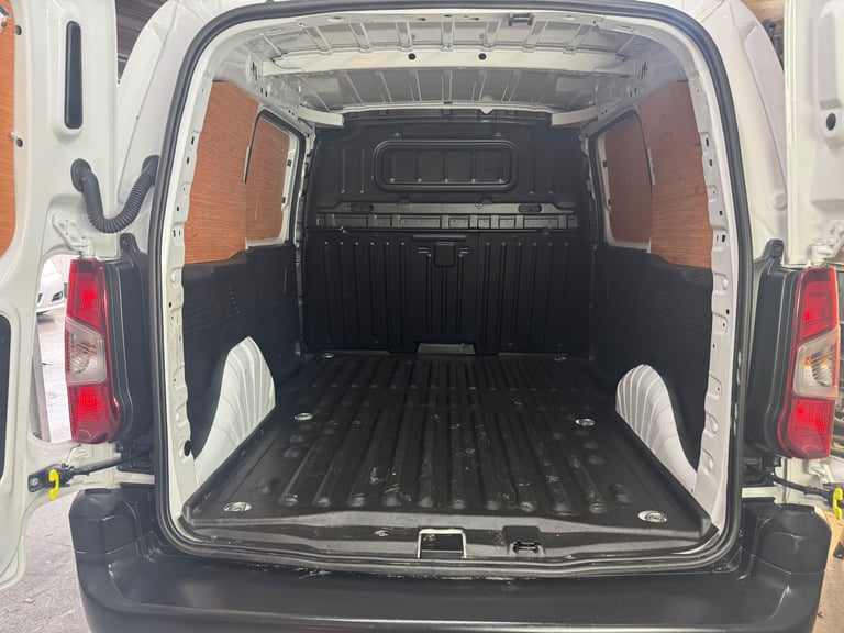 Toyota, PROACE CITY, Panel Van, 2024, Citroen Berlingo Peugeot partner Vauxhall combo