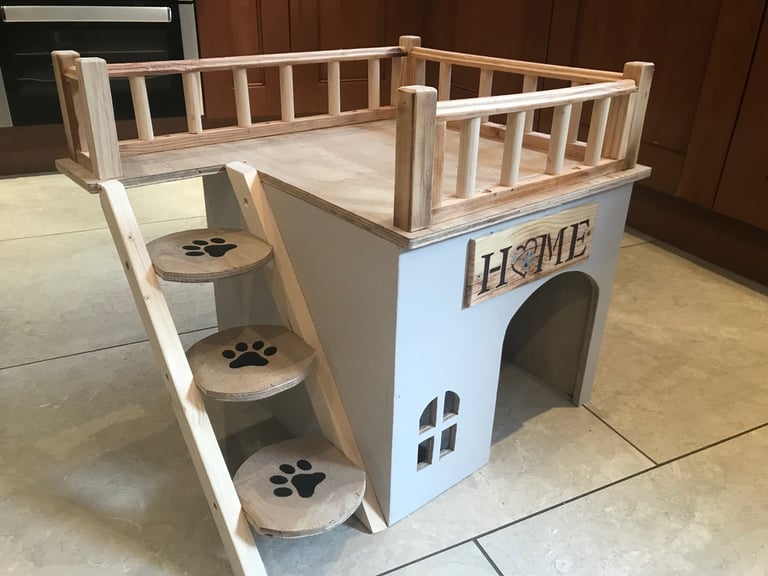 Indoor house/hutch for rabbit/cat or small dog