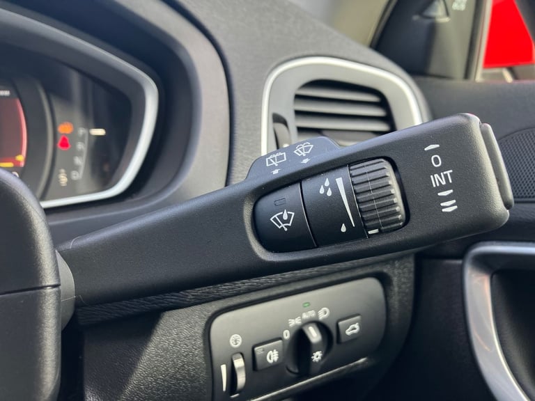 2019 Volvo V40 D3 [4 Cyl 152] Inscription Edition 5dr Geartronic Hatchback DIESEL Automatic