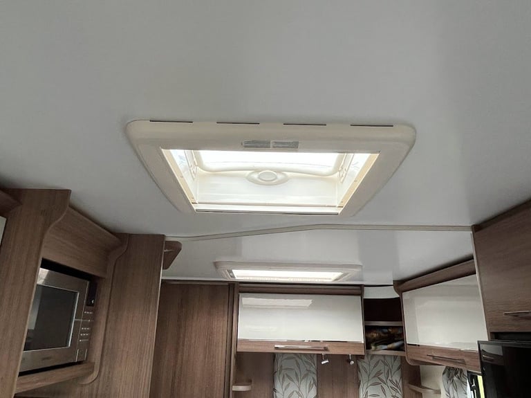 Baileys Valencia Caravan series 4 - 2018 with motor mover