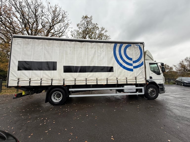 DAF LF 230, CURTAIN, UNDERSLUNG TAIL LIFT 