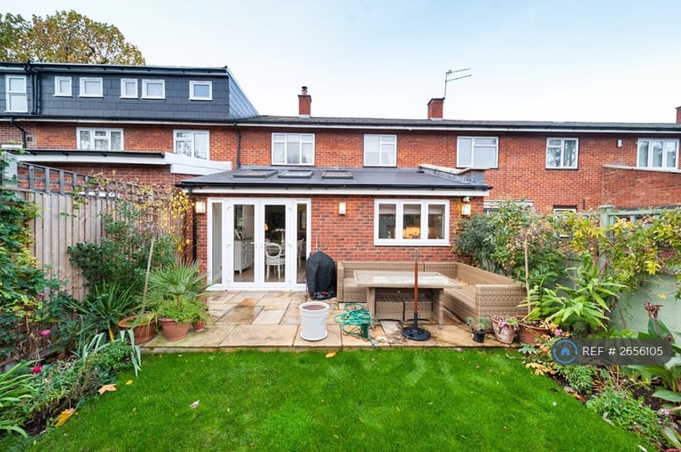 4 bedroom house in Glentanner Way, London, SW17 (4 bed) (#2656105)