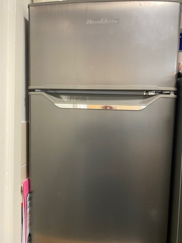 RUSSEL HOBBS UNDER COUNTER FRIDGE FREEZER 