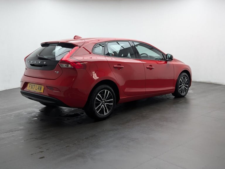 2017 Volvo V40 2.0 T2 Momentum Nav Plus Hatchback 5dr Petrol Manual Euro 6 (s/s) (122 ps)  HATCHB...