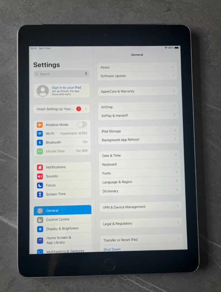 Apple iPad 6th Gen 9.7inch; 2018, A1954 128GB (Black/Silver) Wi-Fi and Cellular 