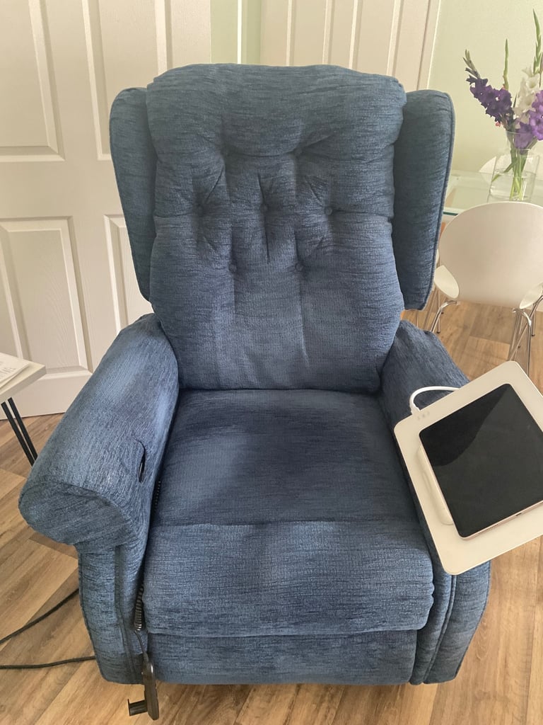 Rise and recline armchair