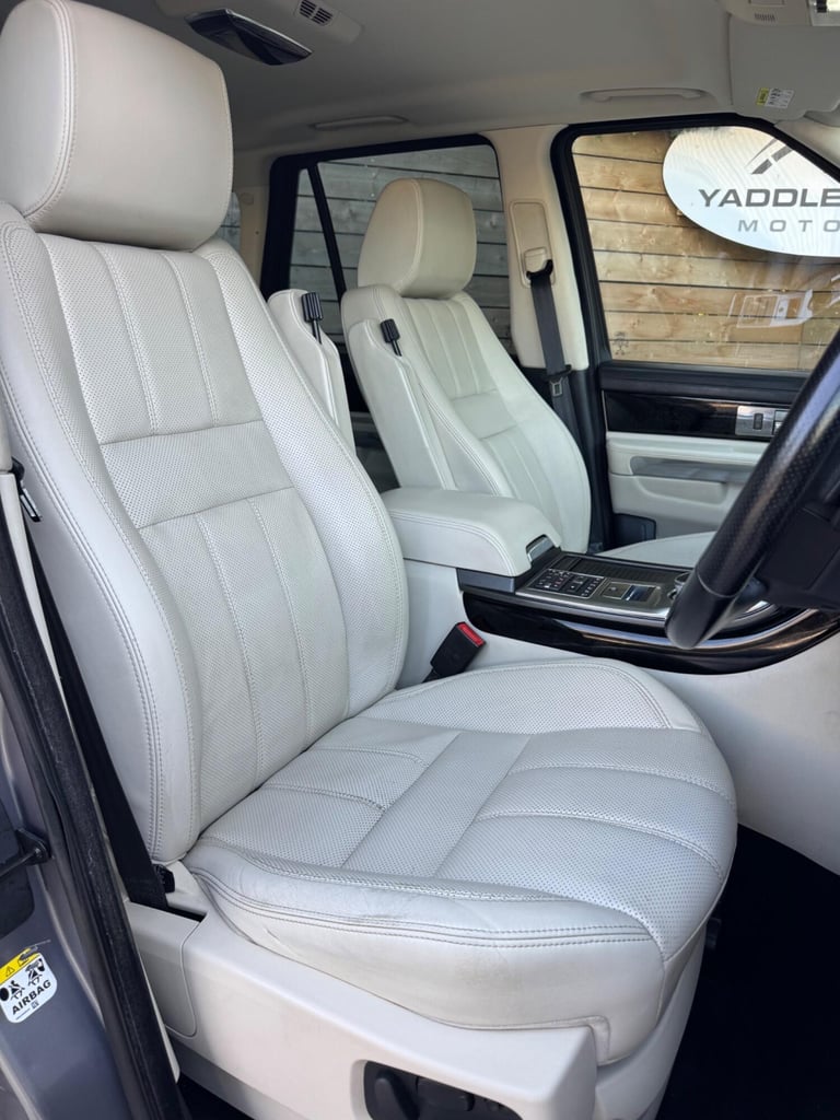 LAND ROVER RANGE ROVER SPORT 3.0 SD V6 HSE Black 2013