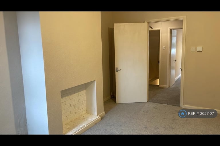 2 bedroom flat in Church Road, Guildford, GU1 (2 bed) (#2657107)