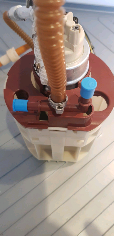 Porsche 996 turbo fuel pump and swirl pot