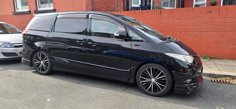 image for Toyota estima 