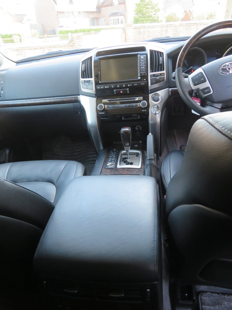 2015 Toyota Landcruiser ZX 4.6 V8  4x4 Petrol Automatic