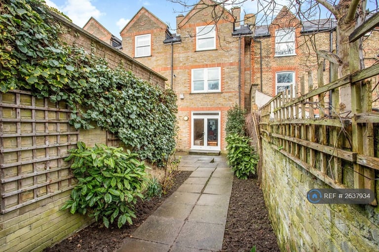3 bedroom house in Trinity Road, London, SW17 (3 bed) (#2637934)