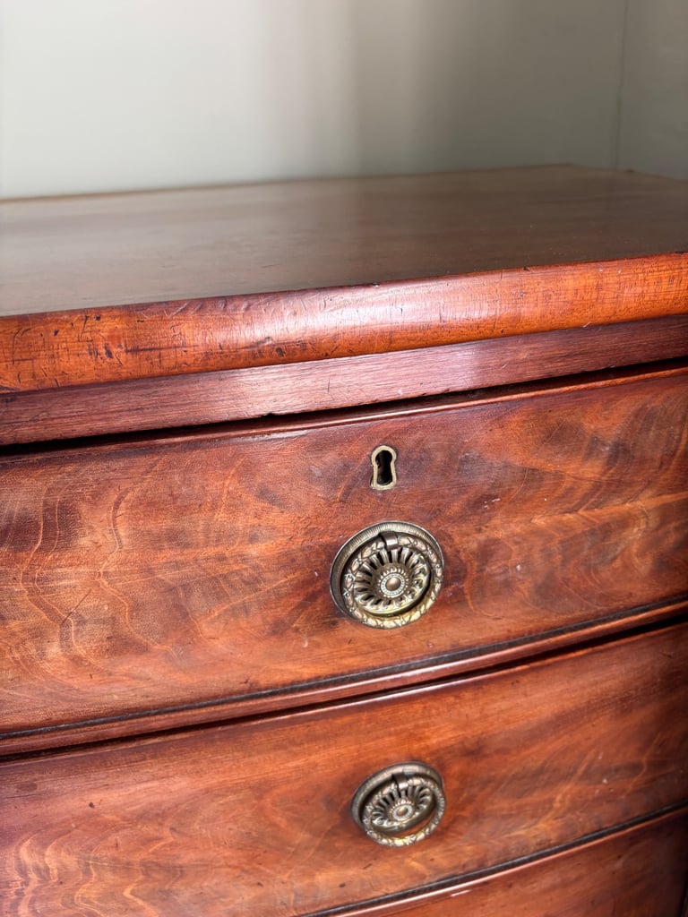 Georgian chest of drawers 