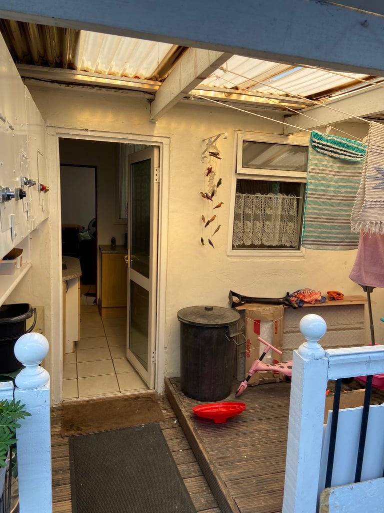 2 BEDROOM FLAT (ANNEX)