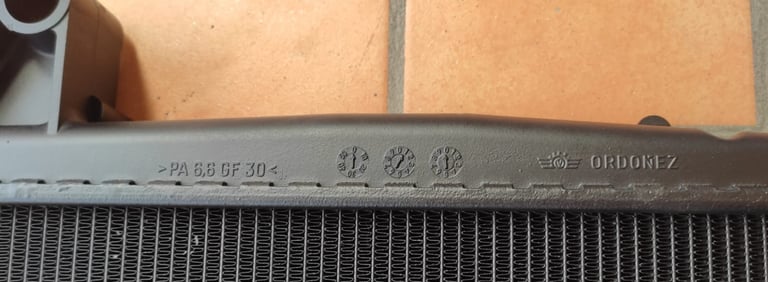 Water radiator Ferrari California
