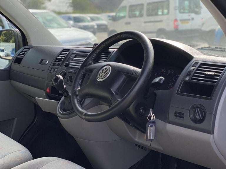 2006 Volkswagen Transporter 2.5 TDi T32 REAR LONGUE-5 BELTS-20 inch ALLOYS-PRIVATE PLATE MOTORHOM...