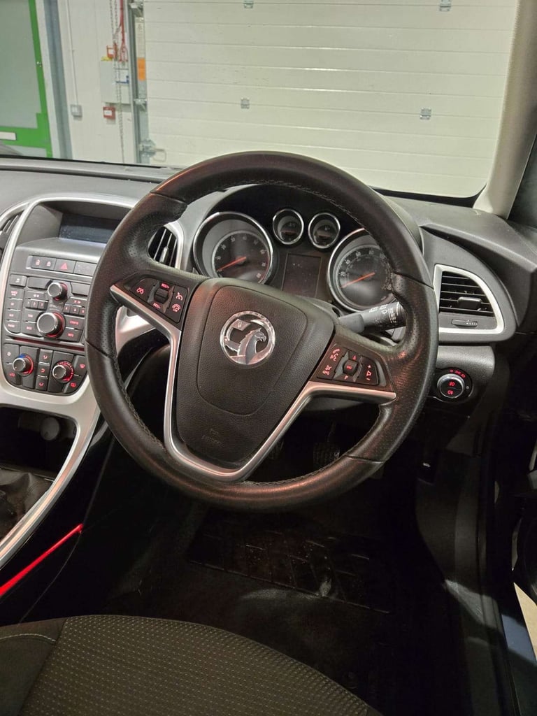 Vauxhall, ASTRA, Hatchback, 2015, Manual, 1398 (cc), 5 doors