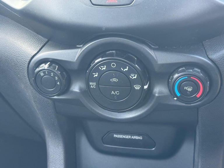 2015 Ford Ecosport 1.0T EcoBoost Zetec 2WD Euro 6 (s/s) 5dr HATCHBACK Petrol Manual