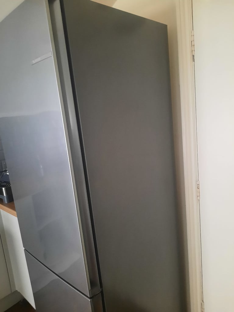 Series 4 KGN362LDFG 70/30 Fridge Freezer