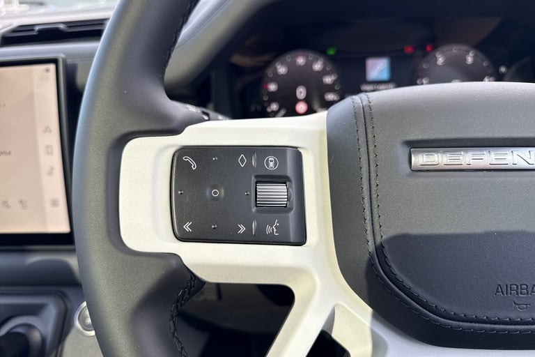 2025 Land Rover Defender 110 3.0 D250 MHEV X-Dynamic HSE Auto 4WD Euro 6 (s/s) 5dr SUV Automatic