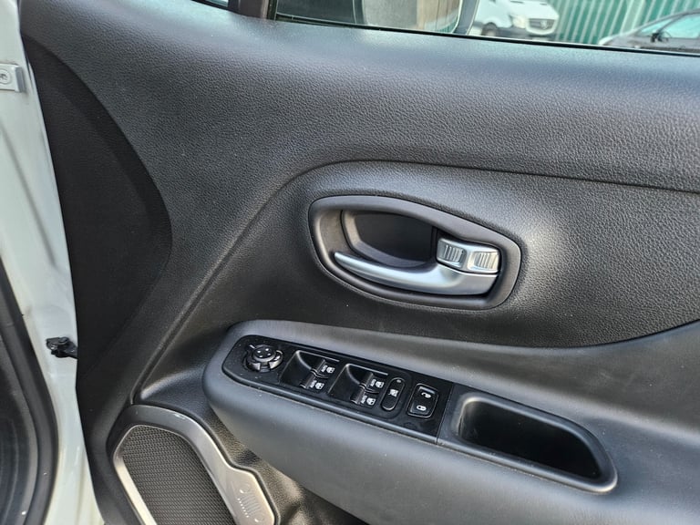 2022 72 Jeep Renegade 1.0 T3 GSE Limited White 5dr Damaged Repaired