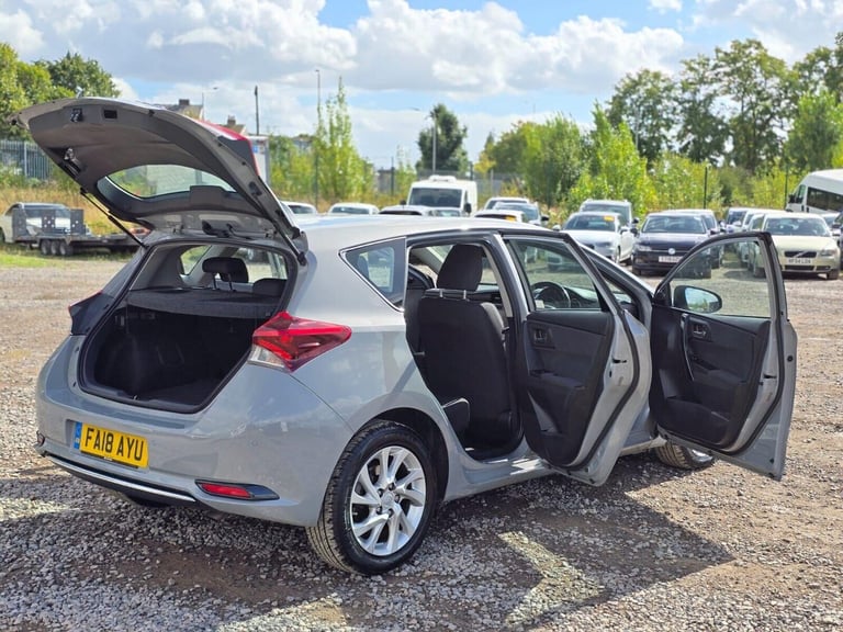2018 Toyota Auris 1.8 VVT-h Icon CVT Euro 6 (s/s) 5dr Hatchback Hybrid Automatic