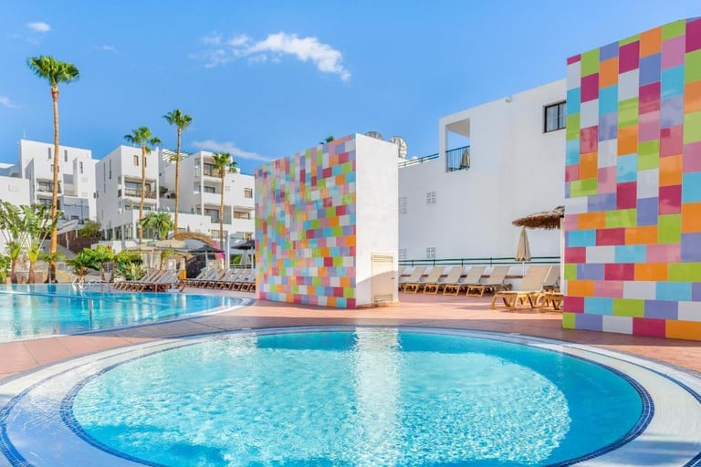 ACCOMMODATION IN COSTA ADEJE TENERIFE FOR 4 PEOPLE FROM THE 14TH-21ST OF NOVEMBER 2025