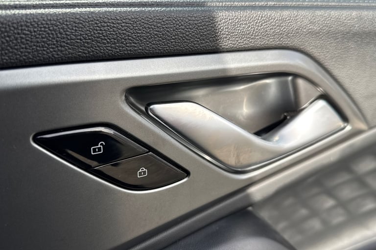 2025 MG MG HS 106290 Hatchback Petrol Manual