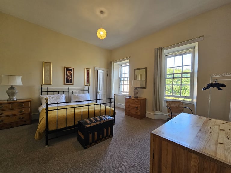 **NO HMO** Traditional 5 Bedroom Second Floor Flat in Baliol Street