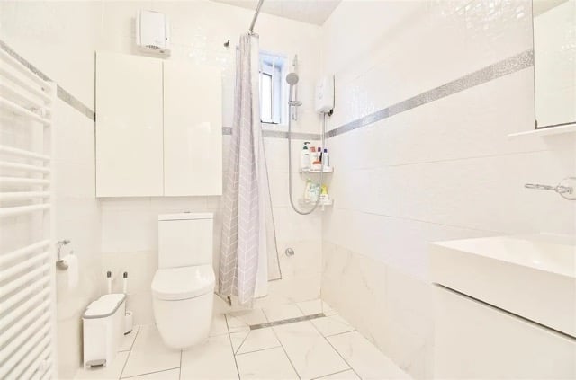 Double room to rent in TW75jg
