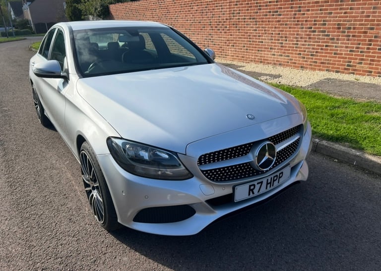 Immaculate Mercedes-Benz, C200 CLASS, Saloon, Automatic , 1991 (cc), superb condition.
